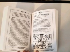 Uncle John’s Bathroom Reader „Tunes Into TV” Book, (2011), (504 Pages)