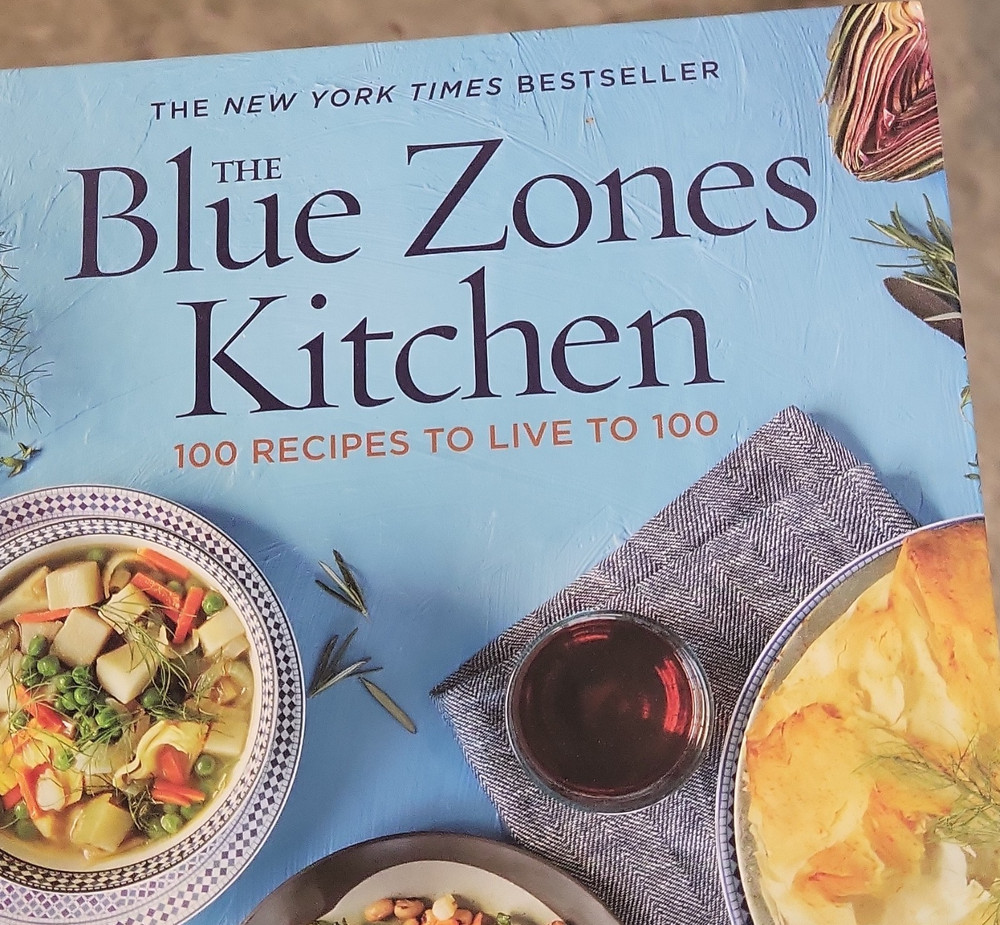 The Blue Zones Kitchen by Dan Buettner (Hardcover, English, National Geographic)