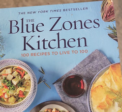 The Blue Zones Kitchen by Dan Buettner (Hardcover, English, National Geographic)