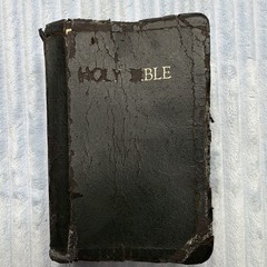 Holy Bible King James Version: Standard Size Leather Black