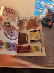 The Complete Pokémon Pocket Guide Box Set Bonus Poster Over 500 Pages. Like New
