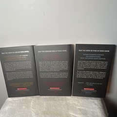 Suzanne Collins Hunger Games Trilogy 3-Book Box Set Scholastic Catching Fire