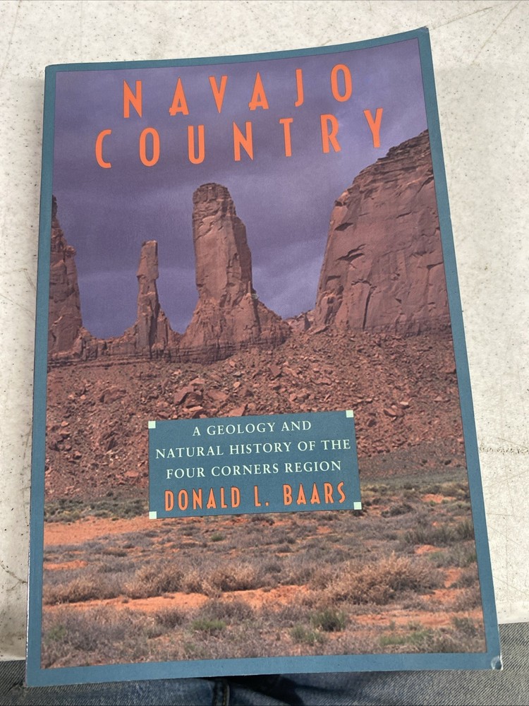 NAVAJO COUNTRY: A GEOLOGY AND NATURAL HISTORY By Donald L. Baars Signed
