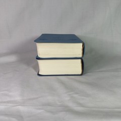 A Song of Ice and Fire Leather Bound 5-Book Box Set George R.R. Martin