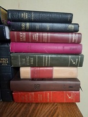 Lot of 5 – NEW / OLD Testament Bibles NIV KJV NWT NAB NKJV NLT King James Bible