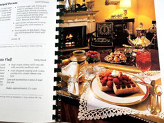 CHANGING THYMES Cookbook Austin Junior Forum 1995 381 pages Spiral Bound
