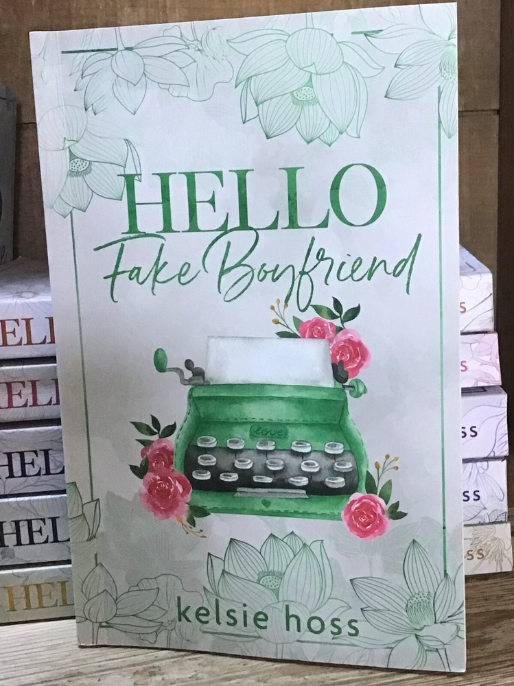 Hello Fake Boyfriend by Hoss, Kelsie [Paperback, 434 pages]