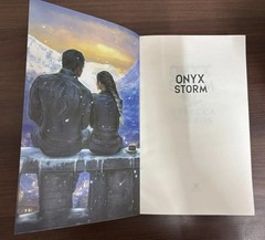 PERFECT BOOK GIFT FOR CHRISTMAS_ „Onyx Storm”