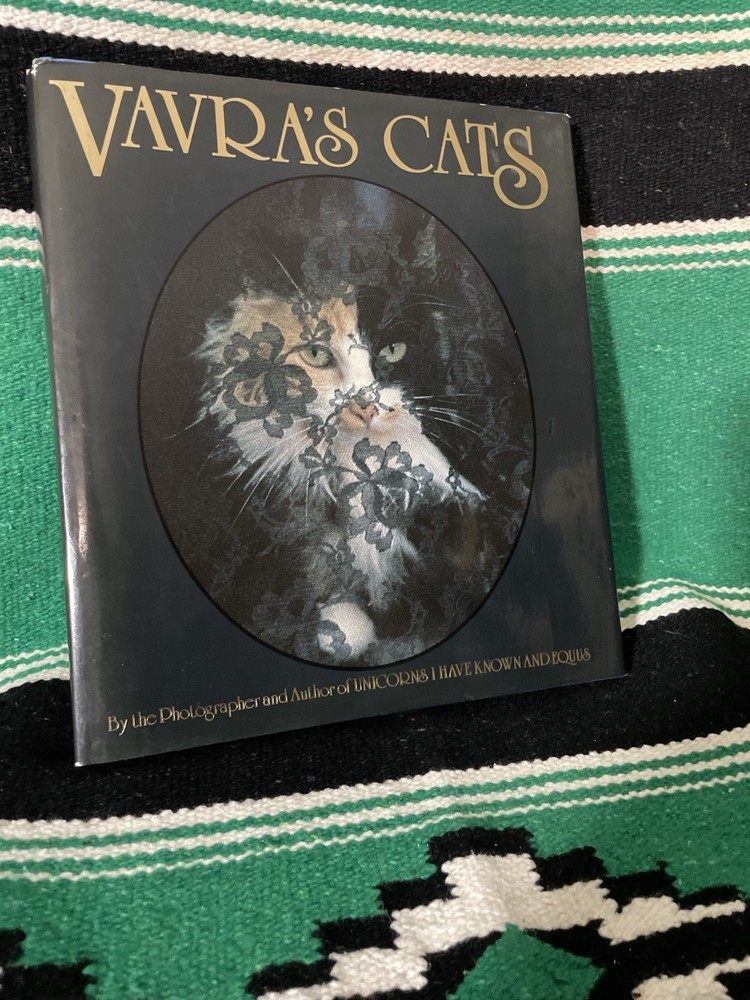 Vavra’s Cats by Robert Vavra (1986 Hardcover) First Edition 1st Print VG Signed