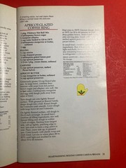 PILLSBURY HOLIDAY BAKING RECIPES COOKBOOK 96 PAGES 2000 COOKIES SPRITZ CHRISTMAS