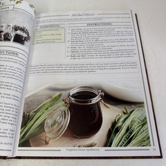 Forgotten Home Apothecary: 250 Powerful Remedies at Your Fingertips 2024 HC