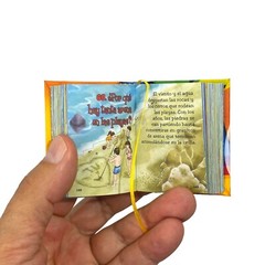 new El Libro de los Porques mini book 2.65″ H hardcover 330 pgs, 146 questions