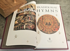 Traditional Hymns 1st by Ebury Press Printed Singapore Tien Wan Press HC LN Exc