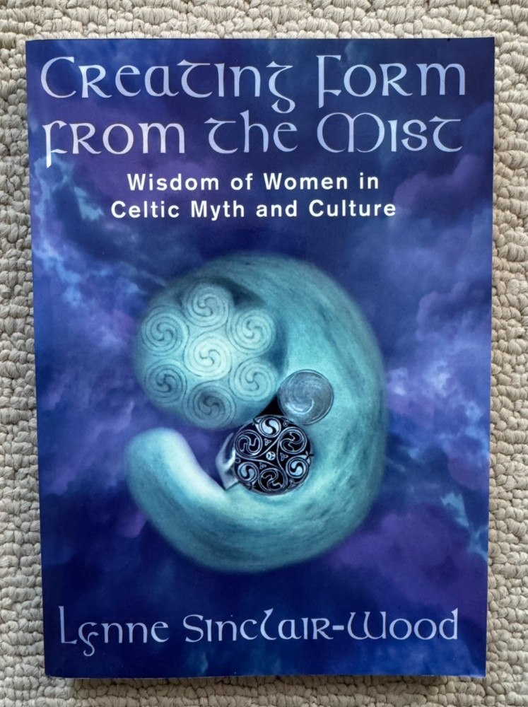 Creating Form from the Mist – Lynne Sinclair-Wood – Capall Bann Softcover VG-