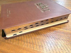 French Thompson Chain Ref. Bible, 1979 La Colombe, Thumb Idx. Brown Faux Leather