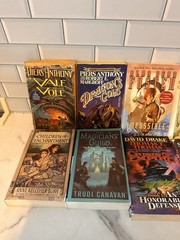 Lot of 8 Science Fiction/Fantasy Paperbacks Random Mix of Books (465)