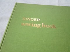SINGER Sewing Book 2nd Ed. Vintage 1972 ~ Color Photos & Illustrations 500 Pages