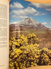 Ireland: It’s Beauty and Splendor by John Hinde, Hardcover with DJ, 1990