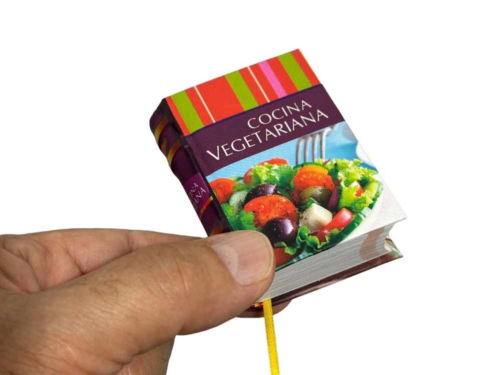 Miniature book „Cocina Vegetariana” more than 80 recipes 320 pages color photos