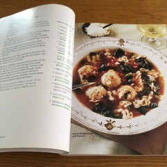 WW WEIGHT WATCHERS Everyone Loves CHICKEN 200+ RECIPES Cookbook 336 Pages Points