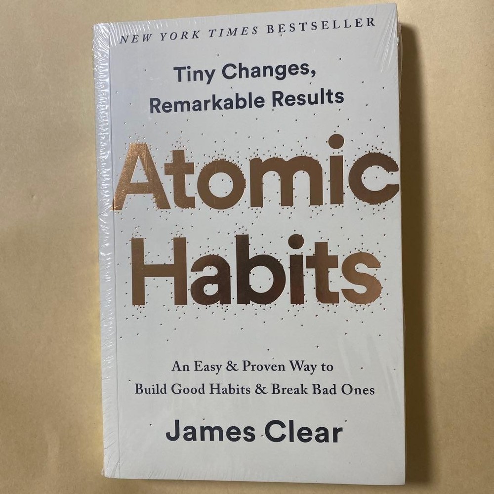 Foreign book Atomic Habits by James Clear: One habit that grows with compound