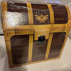 The Legend of Zelda Legendary Edition Chest Box Set Hardback with Poster Sealed