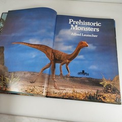 Prehistoric Monsters by Alfred Leutscher 1979 Octopus Books Illustrated HC