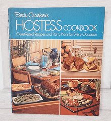 Betty Crocker Hostess cookbook 1970 illustrated & photos 168 pages variety menus