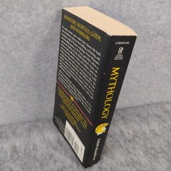 Paperback Mythology : Timeless Tales of Gods and Heroes by Edith Hamilton 2011