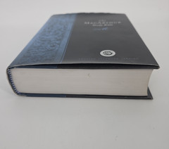 The MacArthur Study Bible John F. MacArthur 2010 Blue Black HC Crossway