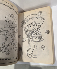 2003 Strawberry Shortcake Berry Best Friends 400 Pages of Coloring Fun *READ*