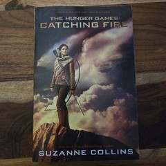 The Hunger Games: Catching Fire, Suzanne Collins, Paperback
