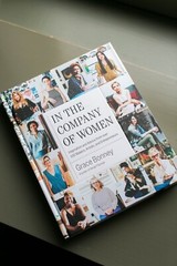 In the Company of Women : Inspiration and Advice from over 100 Makers, Artists,