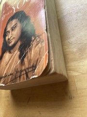 Autobiography of A Yogi by Paramahansa Yogananda Rare VTG 1972 Paperback Book