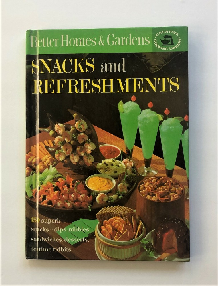 1963 Better Homes & Gardens SNACKS AND REFRESHMENTS Cookbook (61 pages) NICE