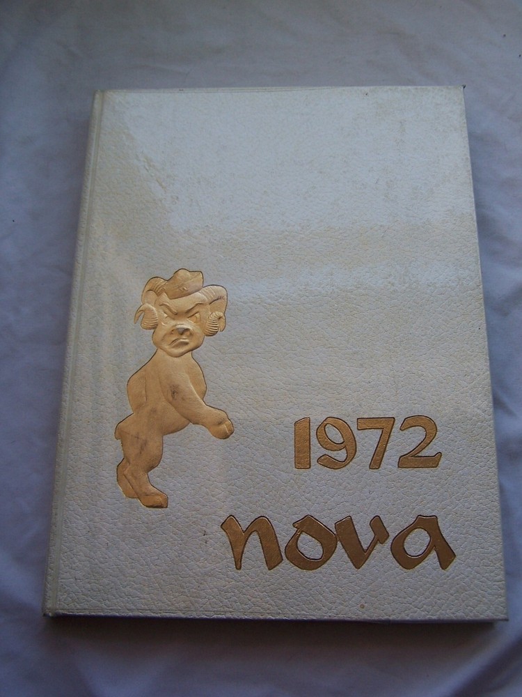 1972 WOODROW WILSON HIGH SCHOOL YEARBOOK TACOMA, WASHINGTON NOVA