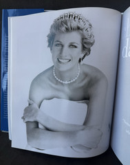 DIANA Queen of Style Coffee Table Book HC 1998 by Jackie Modlinger