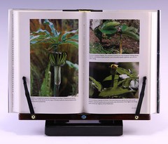 *Signed* Aroids: Plants of the Arum Family 2nd Ed by Deni Bown; G++/G++