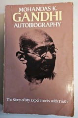 Autobiography : The Story of My Experiments with Truth by Mohandas K. Gandhi…