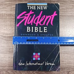 The New Student Bible International Version Expanded Updated Zondervan Paperback