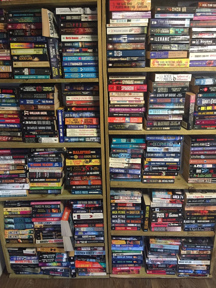 Lot of 10 Mystery/Crime/Thriller/Suspense Paperbacks Random Mix of Books