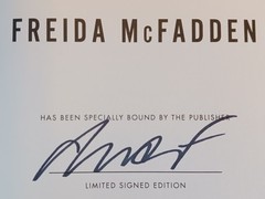 SIGNED Freida McFadden Autographed Book – The Divorce, Signed Edn 1st Print 2026