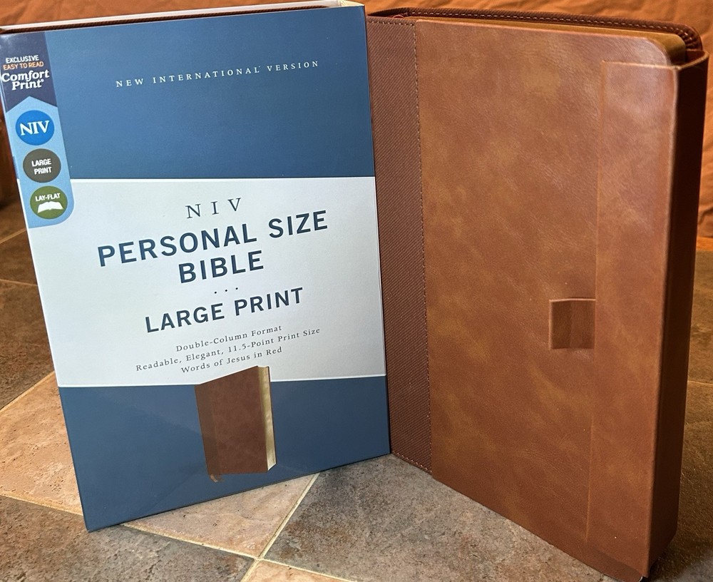 MAGNETIC CLOSURE NIV LARGE PRINT(11.5pt) Personal Size Bible Brown Leathersoft