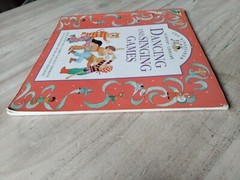 DANCING AND SINGING GAMES BOOK (PIE CORBETT & SALLY EMERSON) 22CM X 22CM