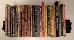 LOT OF 24 CLASSIC HARDBOILED MYSTERY DETECTIVE PAPERBACKS, GREAT MIX OF AUTHORS!