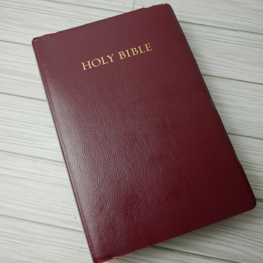 Holy Bible Thomas Nelson New King James Version Words of Christ in Red 1994 READ