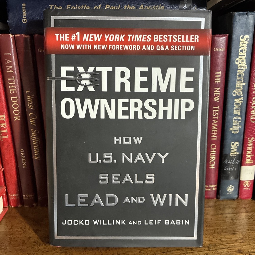 Extreme Ownership: How U.S. Navy SEALs Lead and Win (New Edition) – Like New