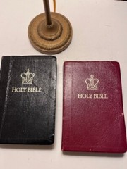 (2) Holy Bible: KJV, Gift Edition, Imitation Leather Tyndale Black & Red
