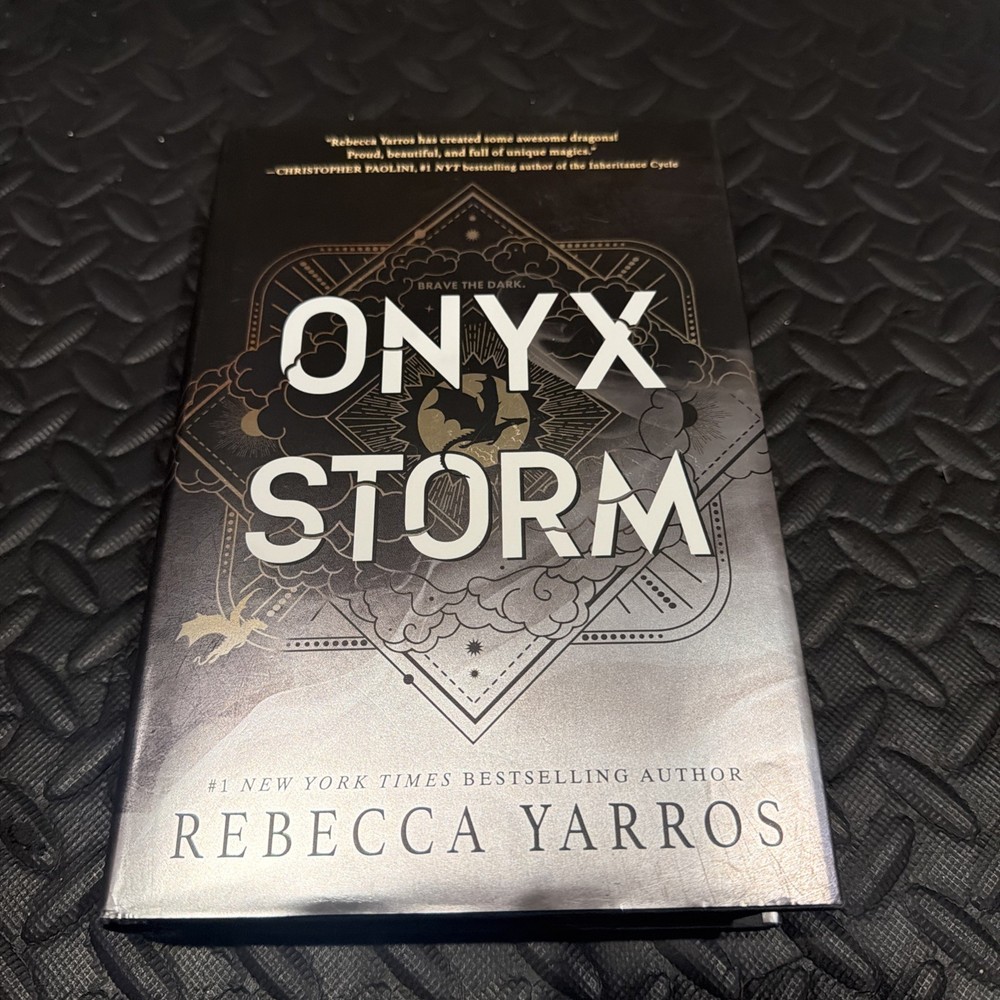ONYX STORM Hardcover Book Rebecca Yarros Deluxe Limited Edition
