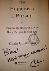 THE HAPPINESS OF PURSUIT by Chris Guillebeau (2014, HC/DJ 1st/1st) * SIGNED *